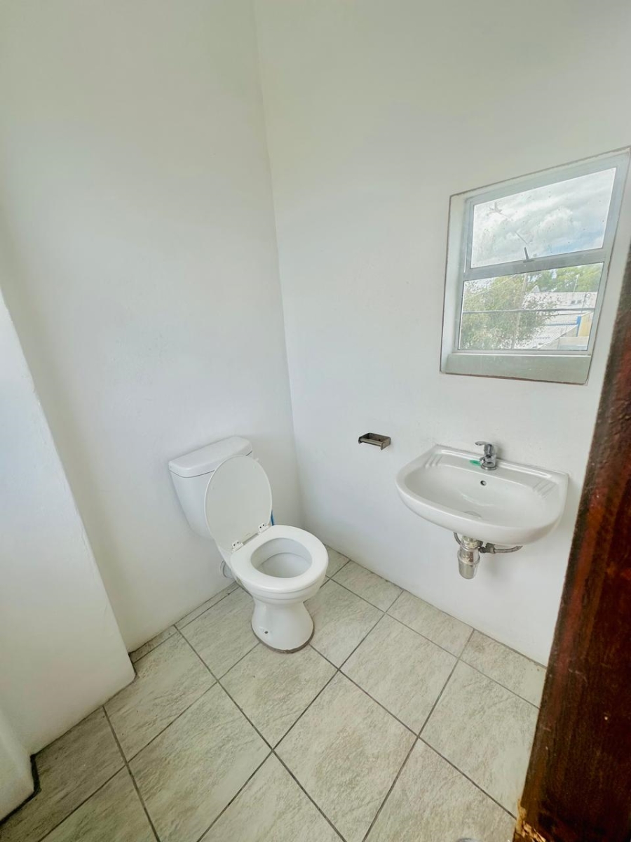 To Let 1 Bedroom Property for Rent in Southernwood Eastern Cape